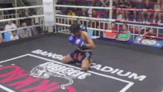 Beautiful Wai Khru Ram Muay Performance by Thai Fighter