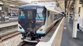 E257系2500番台NC−33編成＋2000番台NA−10編成が回送電車として発車するシーン