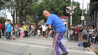 勤美誠品綠園道 街頭藝人扯鈴表演