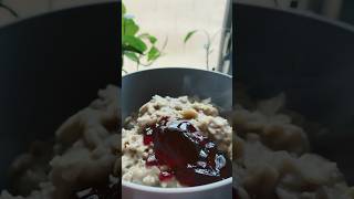 Peanut Butter \u0026 Jelly Oatmeal 🥣 #oatmeal #foodlover #breakfast #peanutbutter #jelly #hotplate #yum