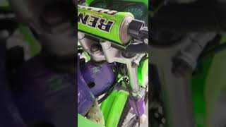 ¿Que es más costoso u a Kawasaki kmx o una Yamaha Dt 175 ?