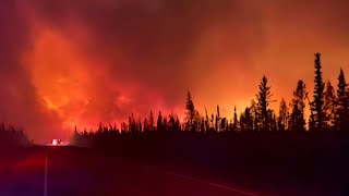 WILDFIRES IN CANADA | Fire crews forced to retreat in Hay River, N.W.T.