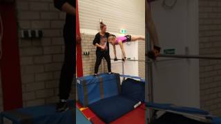 Bente - Losom tot handstand