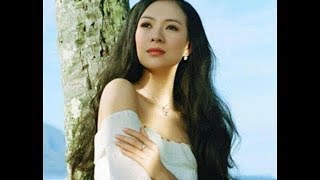 汪峰带醒醒去探班，女儿见到妈妈的反应，看出章子怡家中的地位