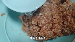 冰箱里的肉太多了。一兜一兜的做了几个四喜丸子。放点酱豆腐