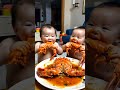 The two babies were taken aback by the little baby’s expression when it was time to eat. The cute