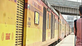 Extreme Close-up : Royal 22666 Coimbatore - KSR Bengaluru Uday Exp skips Hoodi