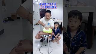 儿子要吃娃娃菜，爸爸这样不就两全其美了！#Cute baby#Cute#呆萌小米宝#聪明宝宝#萌娃#整蛊#测试