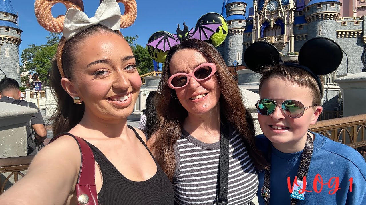 The Disney Vlogs 1 Travel Day Magic Kingdom Youtube
