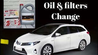 Toyota Auris 1.8 Petrol Hybrid automatic 2013-2018 oil and filters change.