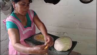 Ami estilo prepare ricas empanadas de flor  de calabaza