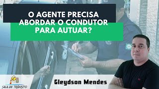 O Agente precisa abordar o condutor para autuar?