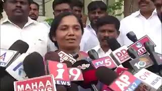 Paritala Sunitha serious on YSRCP Leaders in Ananthapuram