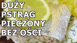 Duży pstrąg pieczony w całości bez ości