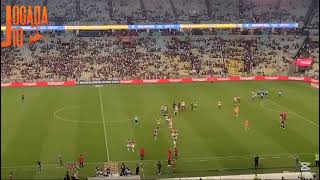 Torcida do Fluminense protesta contra o time após empate com o Criciuma