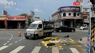 屏東台1線左轉蛋車和機車碰撞 「蛋蛋」哀傷洩了一地（翻攝自黑色豪門企業社群/警方提供）