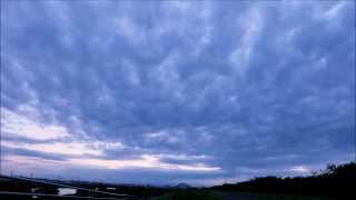 梅雨の夕暮れ空と河川敷と月（習作）