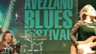 Eliana Cargnelutti plays the blues