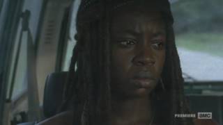 The Walking Dead - Michonne goes back to Alexandria.