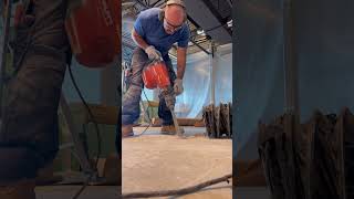 Hilti TE 800-AVR doing demolition with the help of the AIC 1000 air purifier.