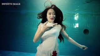 Asian beauty in bikini and cheongsam dives to dance under the pool比基尼旗袍亚裔美女潜水到泳池下面跳舞