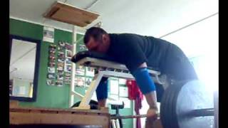 15x140kg lying row