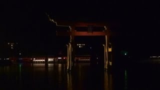 夜の世界遺産厳島神社大鳥居（ナイトクルーズ船より）　 2013-9-29