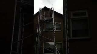 Opbouwen van de rolsteiger hoogwerker de alulift-Steiger \u0026 Ladderspecialist