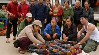 Unexpectedly, Trieu Khang's chickens sold out within one minute of being on the market.