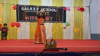 Ally kutty’s first dance  perfomance (4 years)on stage at Galaxy school Vaniyamkulam,Palakkad.