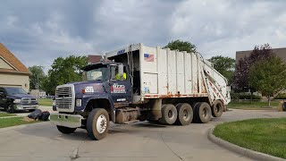 Rizzo Environmental Services: Ford L8000/ Leach 2rII