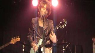 DUDE  鶴川仁美（ex. THE ROCKERS) LEAVE ME ALONE  Johnny Thunders カバー