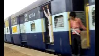 1272 BHOPAL - ITARSI VINDHYACHAL EXPRESS (FIRST OLD VIDEO)