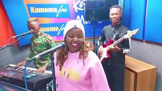 Mwago wa Rwimbo Rwa Kuhinga kiumia na Wanjiru Wa Waya and the Band Live on Arahuka