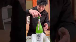 1年寝かせた日本酒「瀧自慢にごり生酒」が溢れ出します