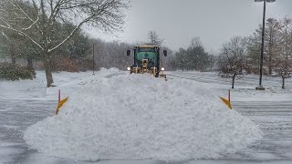 Cat 926M w/ MetalPless Maxxpro Clearing Snow