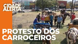 Carroceiros fazem protesto em frente a prefeitura de Londrina