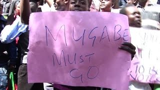 Zimbabwe police use tear gas to break up anti-Mugabe protest