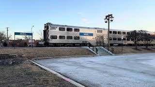 Metra Rock Island Mainline train 122 arrives at Tiny Park with METX 425!