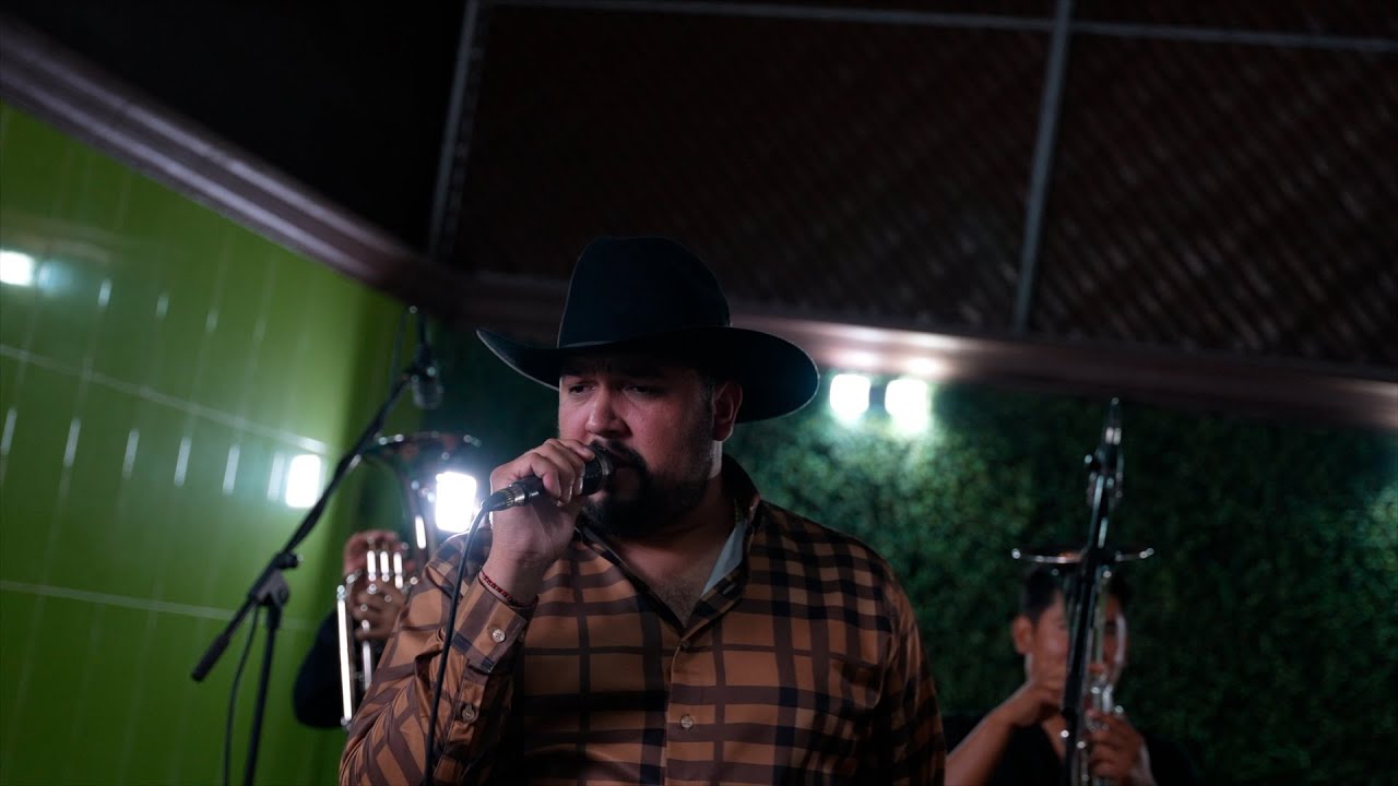 Miguel Comando El Año Viejo Official Video Chords Chordify