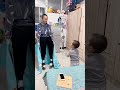 给儿子表演个才艺，逗逗他 cute baby cute 呆萌小米宝 聪明宝宝 萌娃