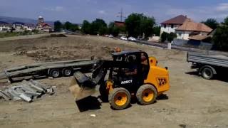 Skid steer Jcb Robot working