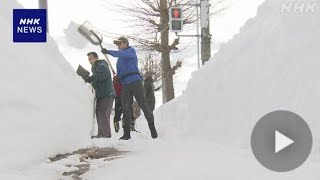 青森 小学校の授業再開を前に 保護者らが通学路の雪かき