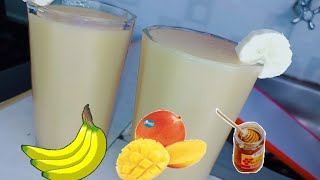 smoothie: bananas with mangoes and honey 😋😋( mugisibo karafasha cyane)