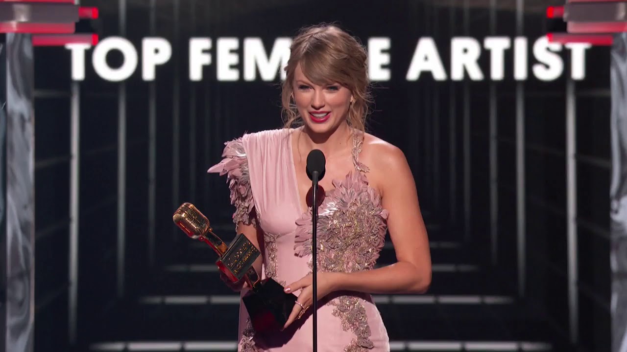 [HD] Taylor Swift Wins Top Female Artist (Acceptance Speech) At The ...