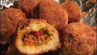 Papas rellenas (Cuban stuffed potato balls)