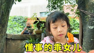 爸爸媽媽不在家，7歲女孩自己在家煮紅薯吃，奶奶偷偷拍下這一幕【鄉村野光】