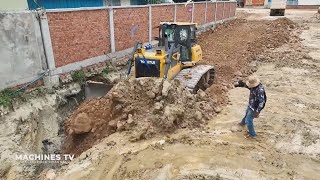 Excellence! Operator's Expertise Bulldozer Power Force Pushing Dirt Truck Unloading Dirt Skills