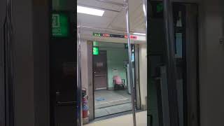 台北捷運淡水信義線C301型往淡水中山車門關閉