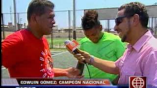 América Noticias:27.12.13- El 'Puma' Carranza y Alexi Gómez se juntaron en 'pichanga'